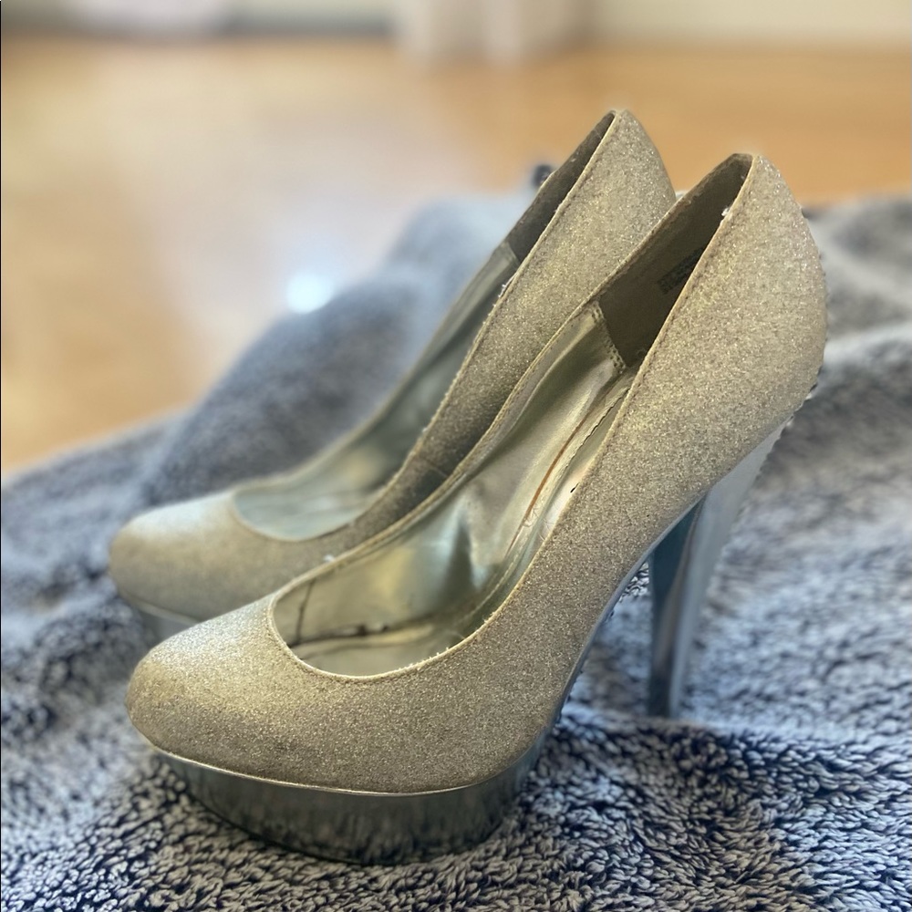 Silver glitter pumps